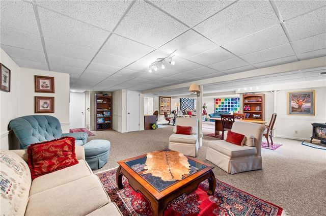 11815 Pennsylvania Avenue, Kansas City, MO 64114