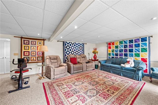 11815 Pennsylvania Avenue, Kansas City, MO 64114