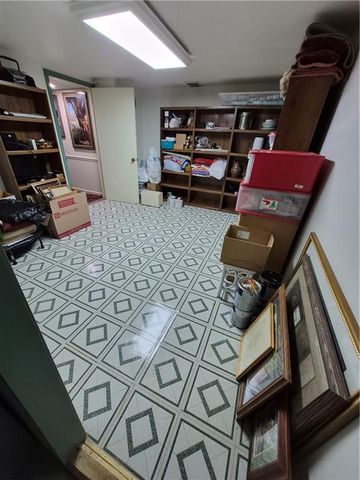 11815 Pennsylvania Avenue, Kansas City, MO 64114
