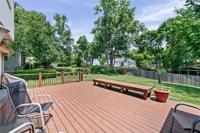 11815 Pennsylvania Avenue, Kansas City, MO 64114