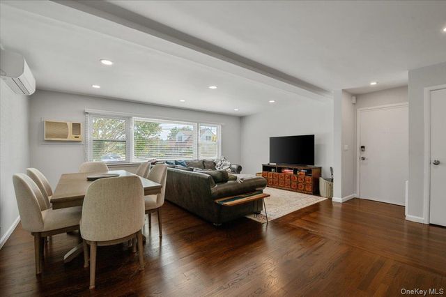 845 E Walnut Street, Long Beach, NY 11561