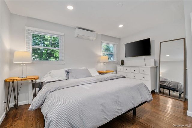 845 E Walnut Street, Long Beach, NY 11561