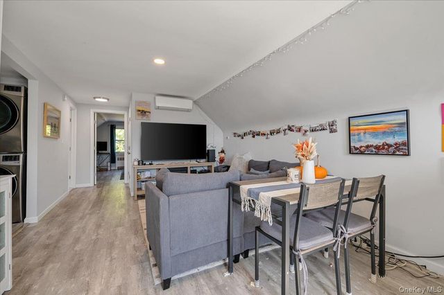 845 E Walnut Street, Long Beach, NY 11561