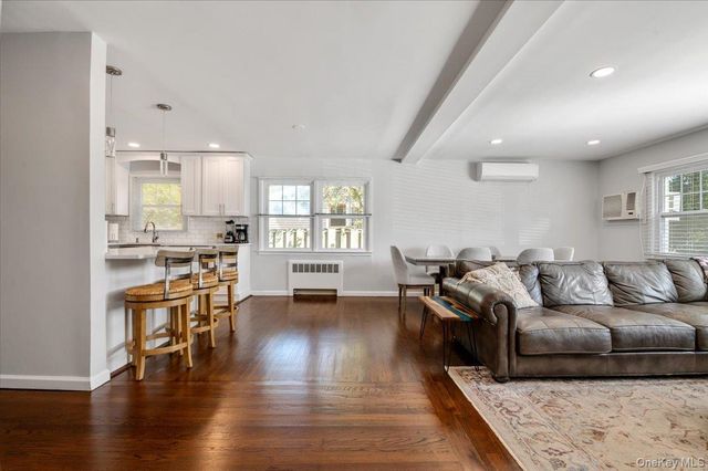 845 E Walnut Street, Long Beach, NY 11561