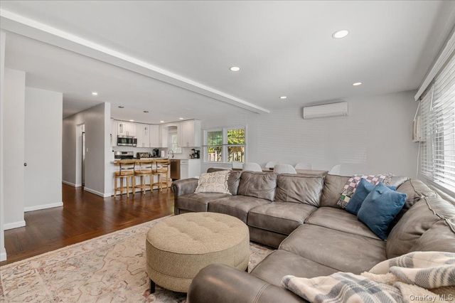 845 E Walnut Street, Long Beach, NY 11561