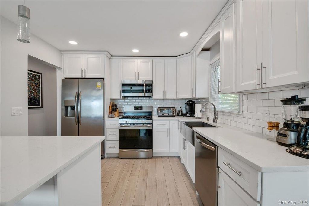 845 E Walnut Street, Long Beach, NY 11561 — photo 3