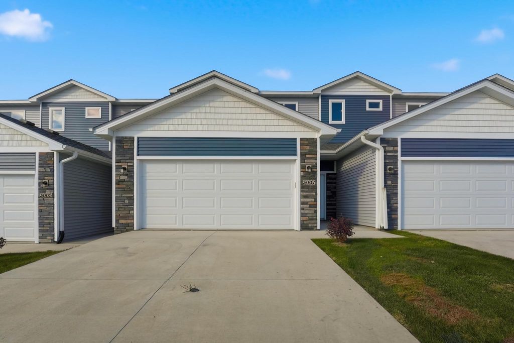3007 Bracken Place, Norwalk, IA 50211