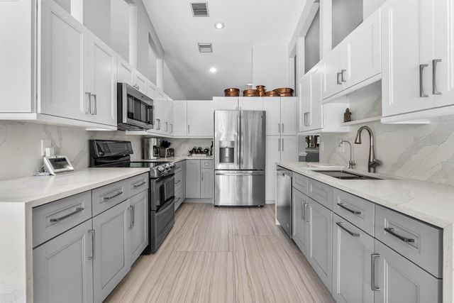 13 St Giles Road, Palm Beach Gardens, FL 33418