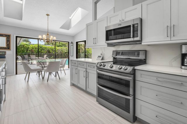 13 St Giles Road, Palm Beach Gardens, FL 33418