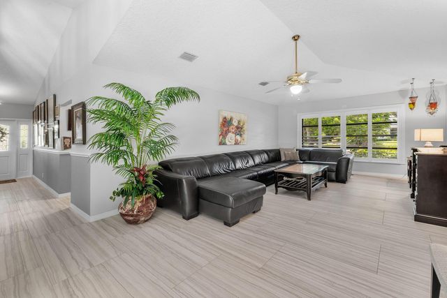 13 St Giles Road, Palm Beach Gardens, FL 33418