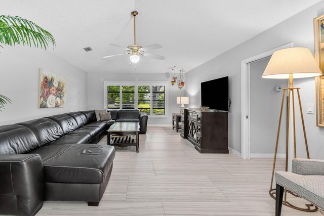 13 St Giles Road, Palm Beach Gardens, FL 33418