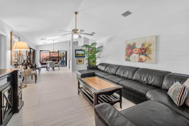 13 St Giles Road, Palm Beach Gardens, FL 33418