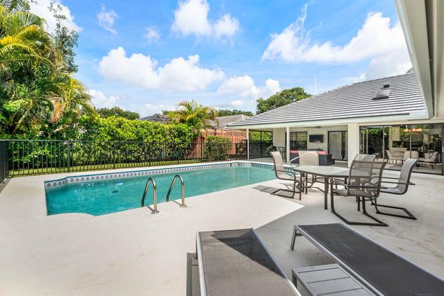 13 St Giles Road, Palm Beach Gardens, FL 33418