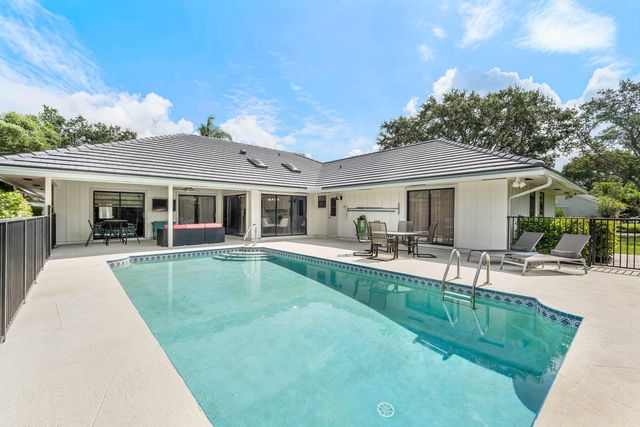 13 St Giles Road, Palm Beach Gardens, FL 33418