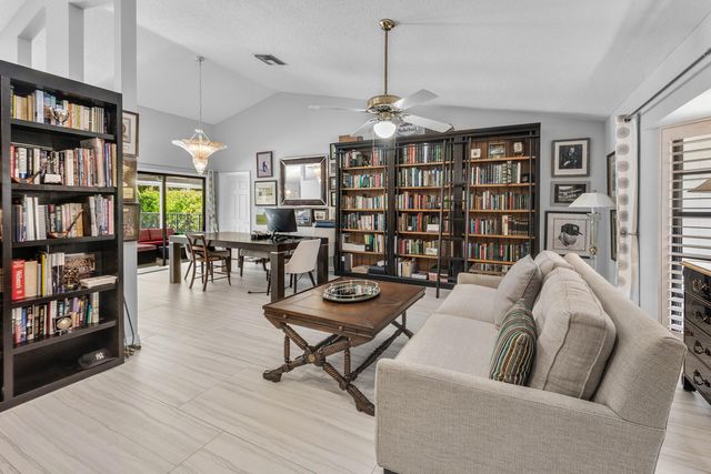 13 St Giles Road, Palm Beach Gardens, FL 33418