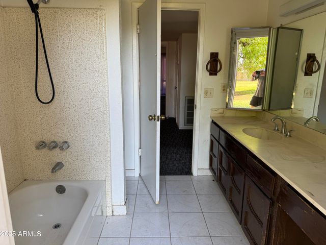 7025 W REDFIELD Road, Peoria, AZ 85381