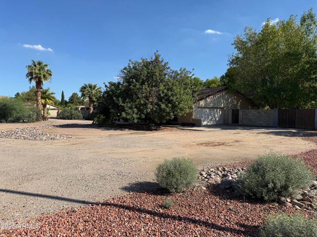 7025 W REDFIELD Road, Peoria, AZ 85381