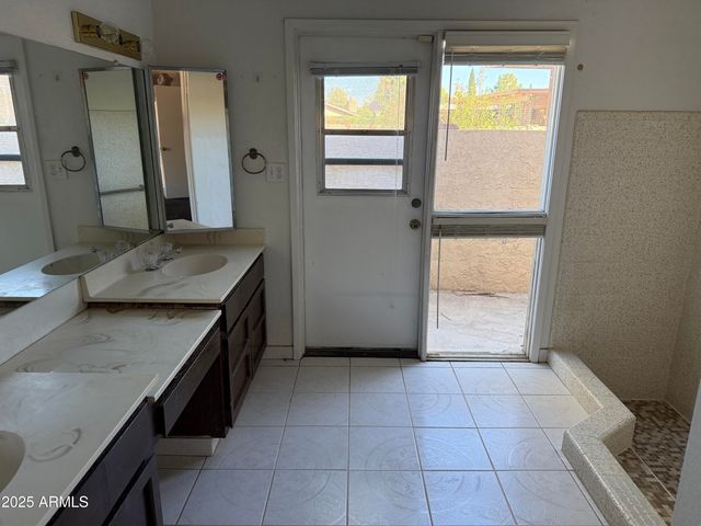 7025 W REDFIELD Road, Peoria, AZ 85381