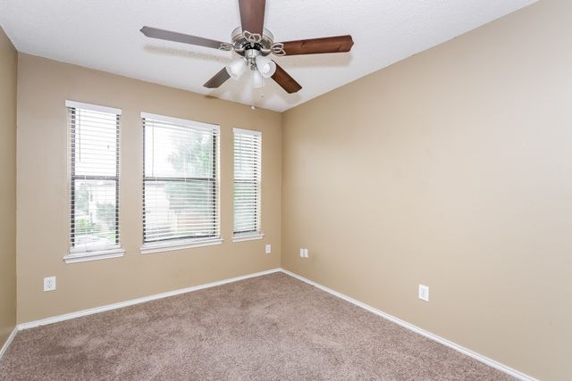 837 Foxridge Drive, Arlington, TX 76017