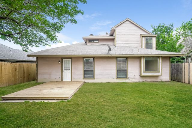 837 Foxridge Drive, Arlington, TX 76017