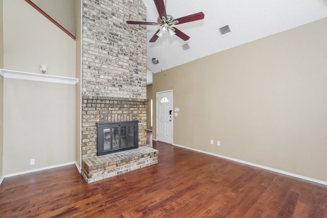 837 Foxridge Drive, Arlington, TX 76017