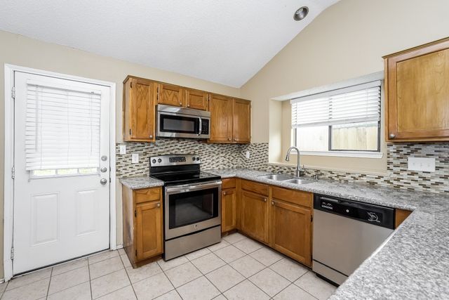 837 Foxridge Drive, Arlington, TX 76017