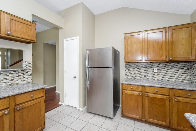 837 Foxridge Drive, Arlington, TX 76017