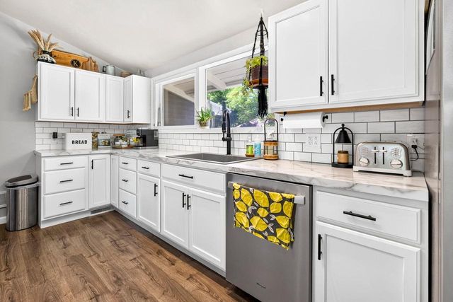 1304 DIVISION STREET, Green Bay, WI 54303