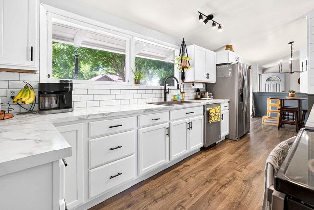 1304 DIVISION STREET, Green Bay, WI 54303