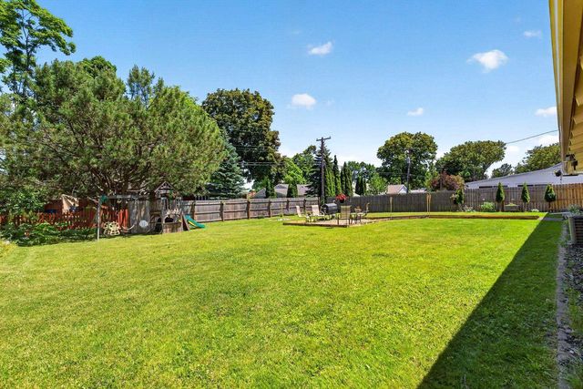 1304 DIVISION STREET, Green Bay, WI 54303