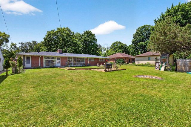 1304 DIVISION STREET, Green Bay, WI 54303