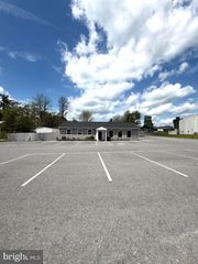 1864 WINCHESTER AVE, Martinsburg, WV 25405