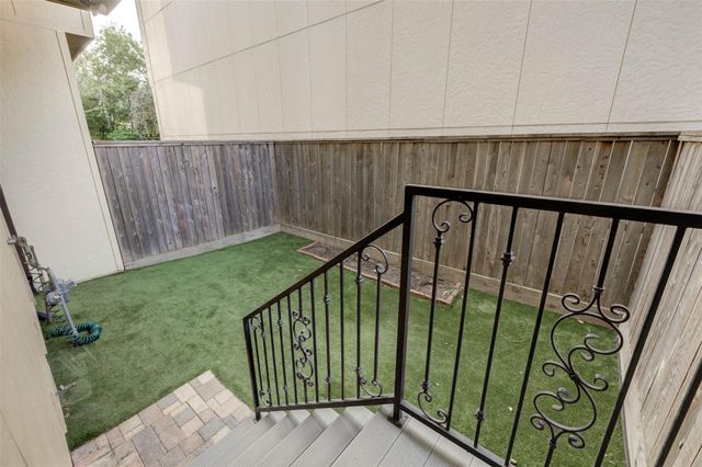 1809 W 24th Street, Houston, TX 77008