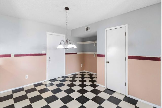 405 Lynch ST, Smithville, TX 78957