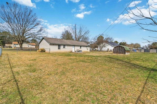 405 Lynch ST, Smithville, TX 78957
