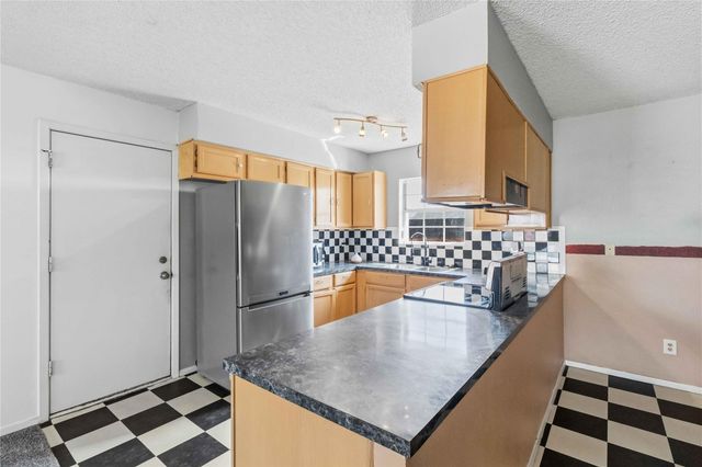 405 Lynch ST, Smithville, TX 78957