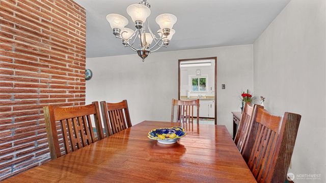 490 SE Pasek Street, Oak Harbor, WA 98277
