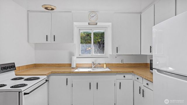 490 SE Pasek Street, Oak Harbor, WA 98277