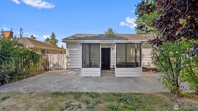 490 SE Pasek Street, Oak Harbor, WA 98277