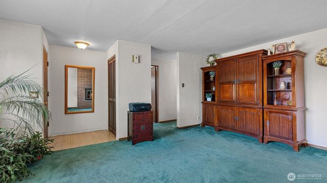 490 SE Pasek Street, Oak Harbor, WA 98277