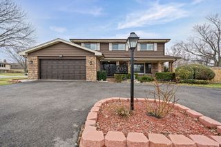 1008 S Beechwood Drive, Mount Prospect, IL 60056