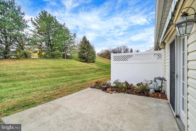 35 HAGARMAN DR, York, PA 17408