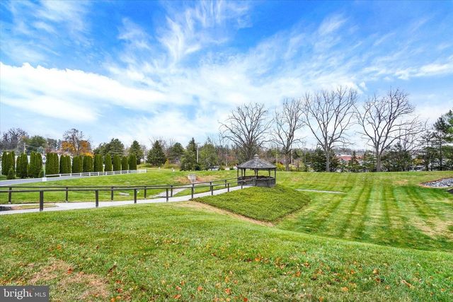 35 HAGARMAN DR, York, PA 17408