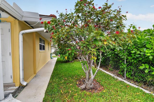 1221 Singer Drive, Singer Island, FL 33404