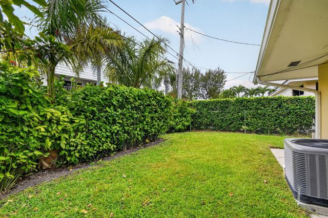 1221 Singer Drive, Singer Island, FL 33404