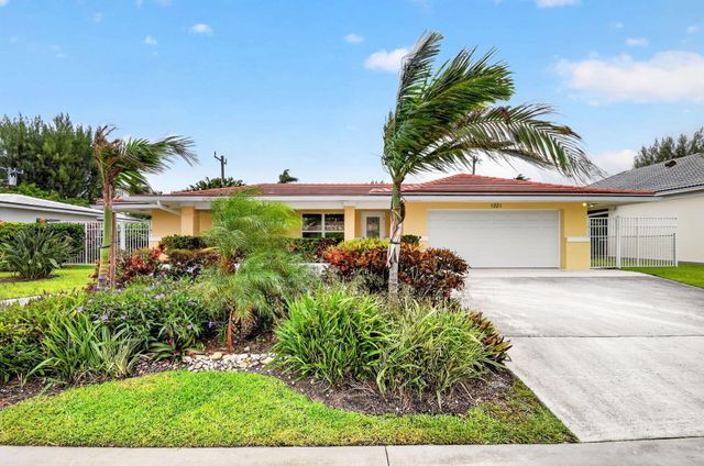 1221 Singer Drive, Singer Island, FL 33404