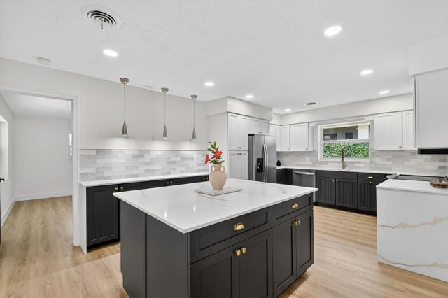 1221 Singer Drive, Singer Island, FL 33404