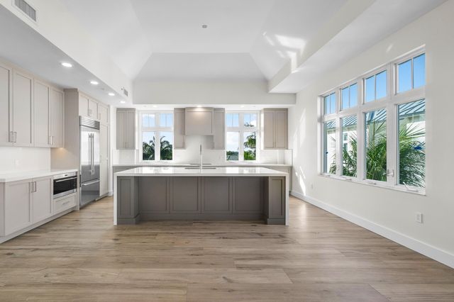 182 Lake Drive 5202, Palm Beach Shores, FL 33404