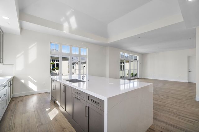 182 Lake Drive 5202, Palm Beach Shores, FL 33404