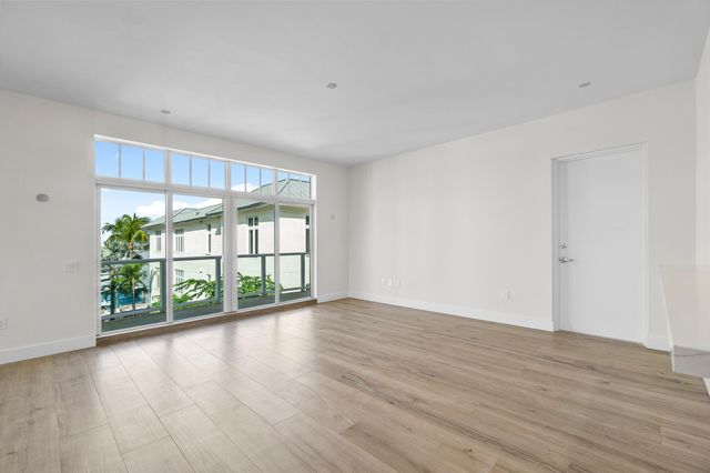 182 Lake Drive 5202, Palm Beach Shores, FL 33404